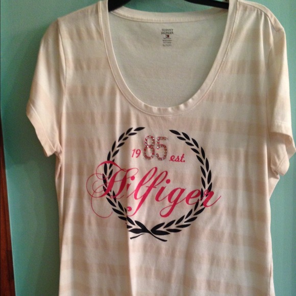 ⭐️SOLD⭐️Tommy Hilfiger Tee