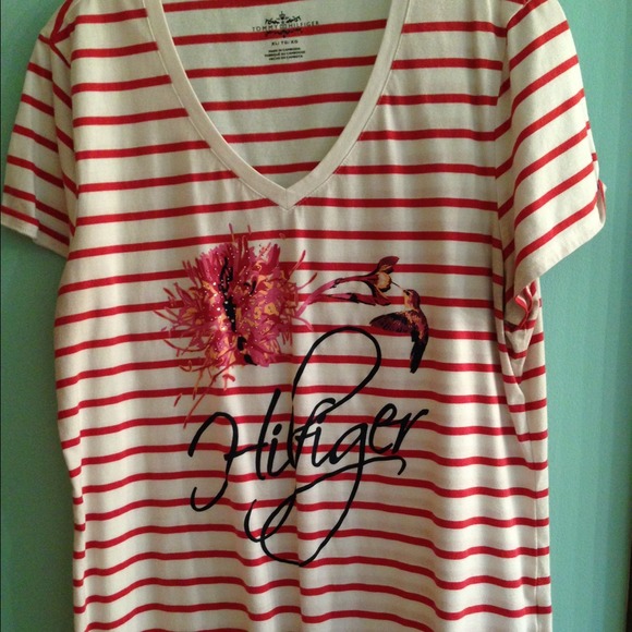 ⭐️SOLD⭐️ Tommy Hilfiger tee