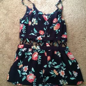 Nollie floral top with triangle cut out waist