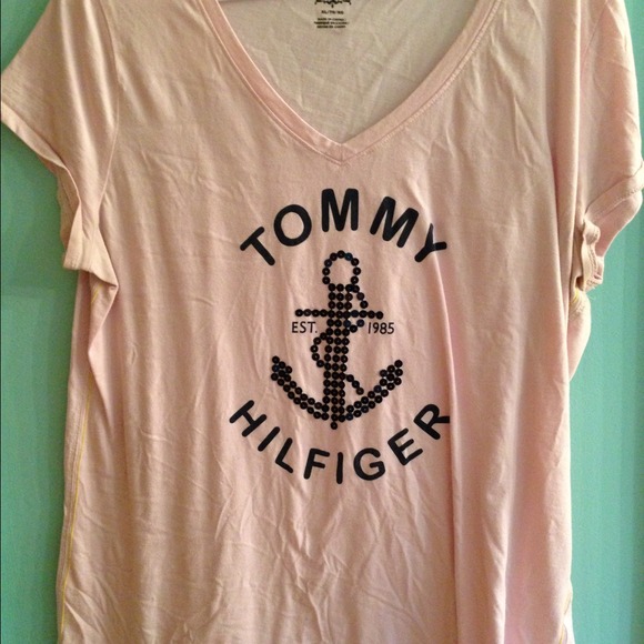 ⭐️SOLD⭐️Tommy Hilfiger Tee