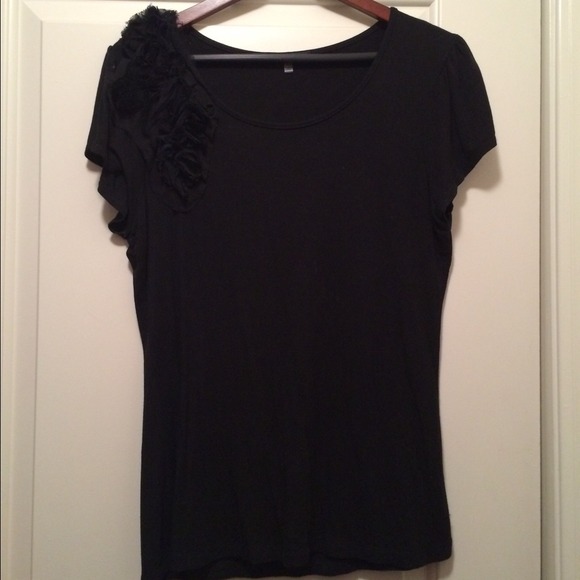 Cable and Gauge Black Top w/ Flower Detail
