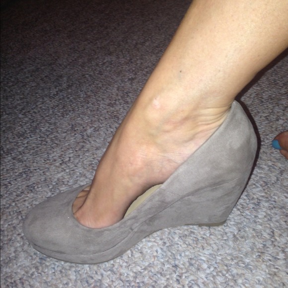 Wedges size 7 beige. apt 9. super comfy! like new