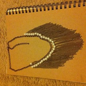 A cute necklace that fringe with pearl