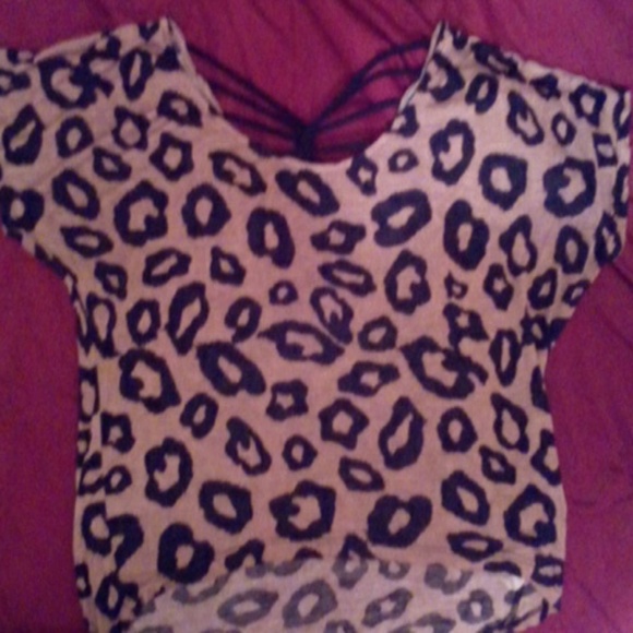 Cute animal print top. Shorter front longer back - Picture 1 of 2