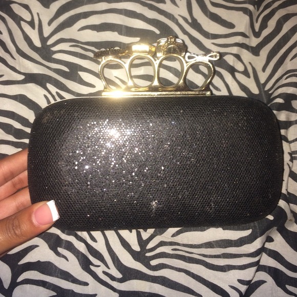 Black clutch