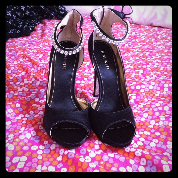 NINE WEST ELEGANT HIGH HEELS