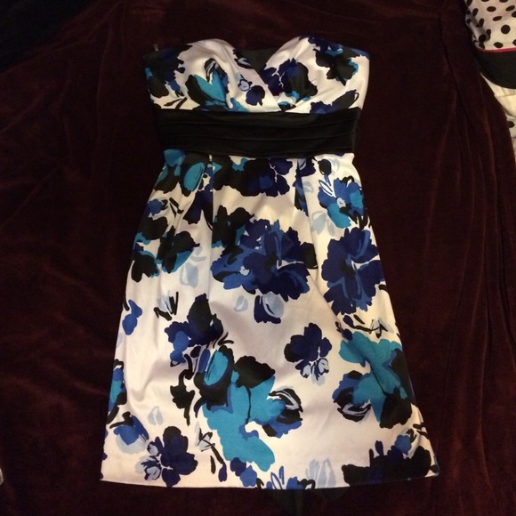 ✨Strapless White, Blue & Black Flowery Dress✨ - Picture 1 of 3