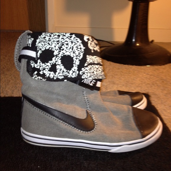 Nike boots high top