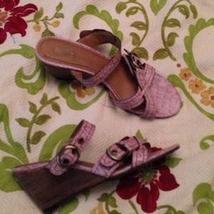 Lavender print stewpot sandal