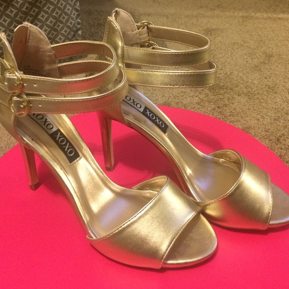 XOXO Shoes - Gold heels
