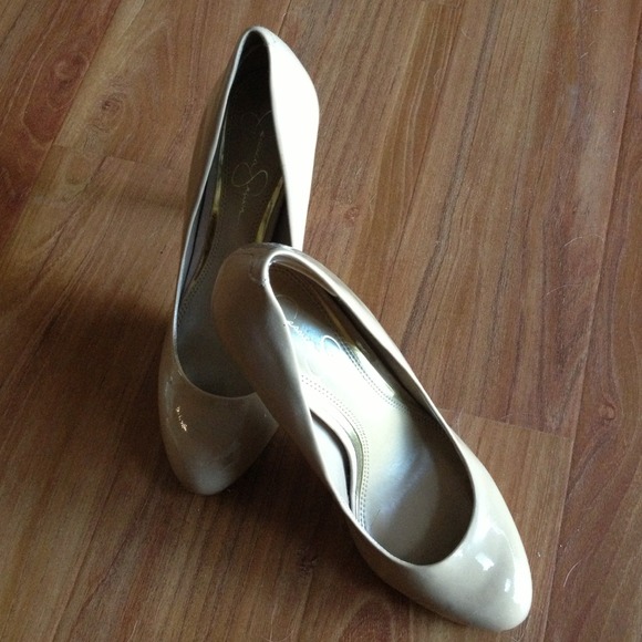 Jessica Simpson size 8.5 nearly new 4" nude heel - Picture 1 of 4