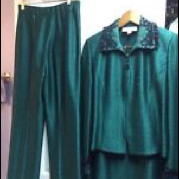 St. John Evening emerald green 3 piece suit
