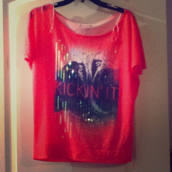 Adorable shirt never worn