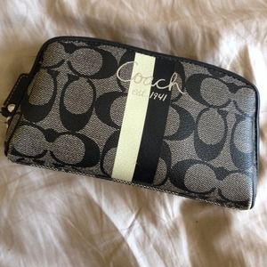 **REDUCED** Classic Coach Pouch