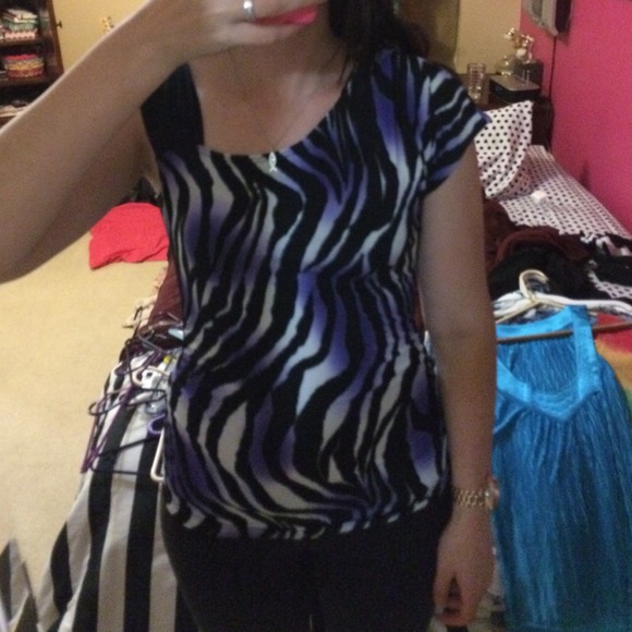 ✨Purple Zebra Asymmetrical Top✨ - Picture 2 of 2