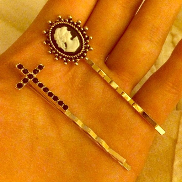 🌸 Lady's N' Cross 🌸 - Picture 1 of 1