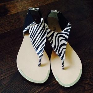Zebra print thong sandals size 8