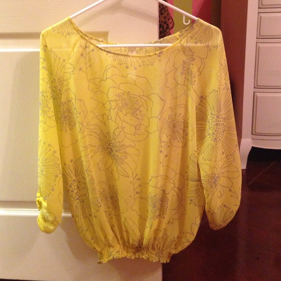 🚫SOLD🚫NWT Seven Times Seven Yellow Top