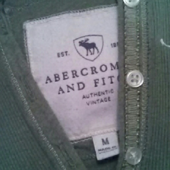 Green Abercrombie sweater - Picture 2 of 2
