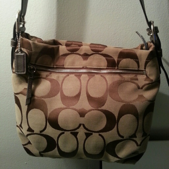 Coach Handbags - FLASH SALE!!        Coach Signature Handbag