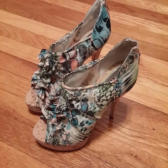 Gorgeous Cork Platform Heels - Picture 4 of 4
