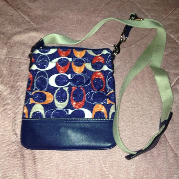 💙ON SALE💙BRAND NEW Beautiful mini coach bag