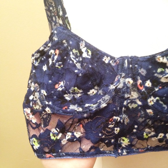 🚫SOLD🚫Pins and Needles Flower Bralette - Picture 2 of 2