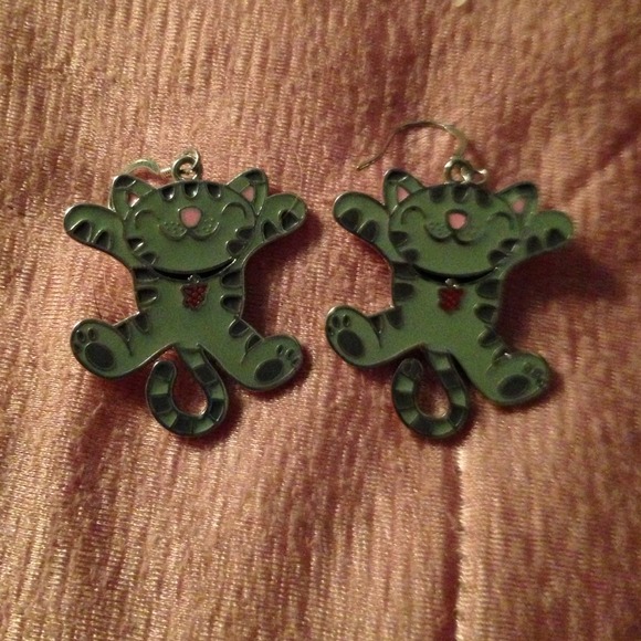 REDUCED💙💙 Cute "Big Bang Theory"  earrings!!