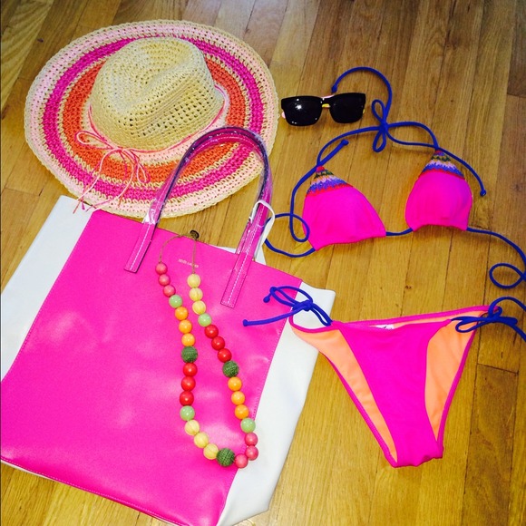 Bundle Estée  Lauder tote bag and wood necklace