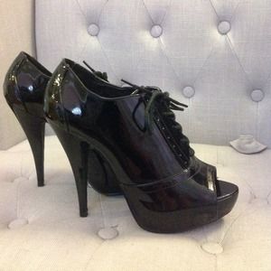 STEVE MADDEN BLACK PATENT PEEP TOE HEELS SHOES