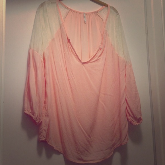 Pink quarter sleeve with lace shoulder detail top