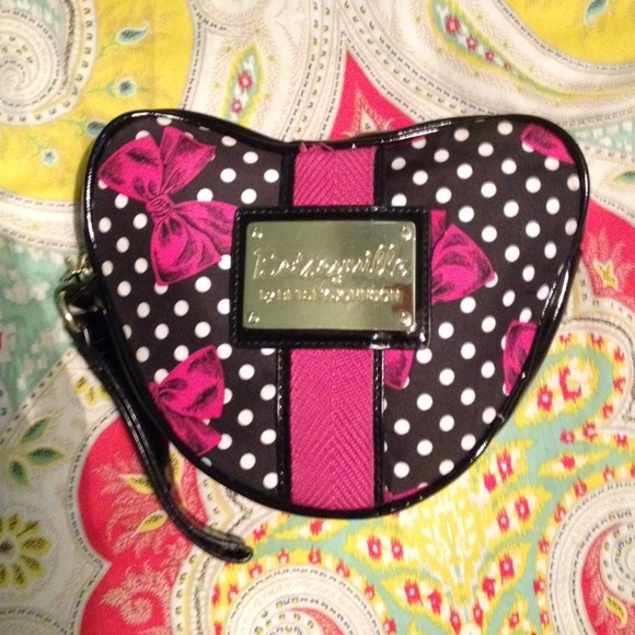 Betsyville 💗 Clutch