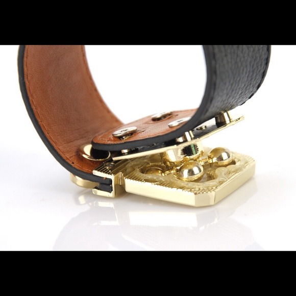 ❌SOLD ❌Turn Lock Rivet Cuff Bangle - Picture 2 of 4