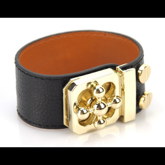 ❌SOLD ❌Turn Lock Rivet Cuff Bangle - Picture 4 of 4