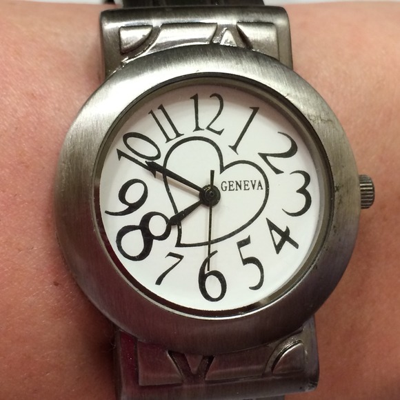 ✨Adorable watch✨ - Picture 2 of 4