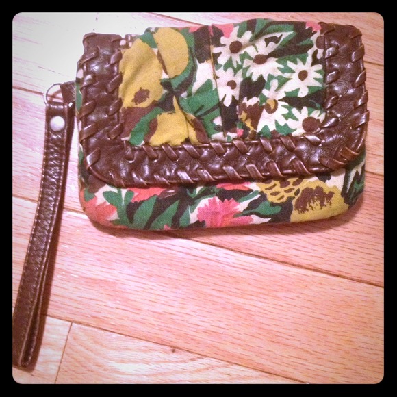 🌻Floral Cloth & Leather Wristlet 🌻