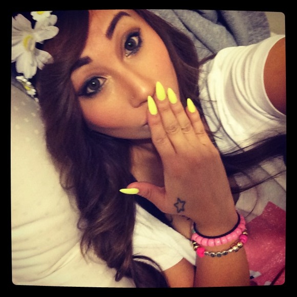 Nihla's closet :D - Picture 1 of 4