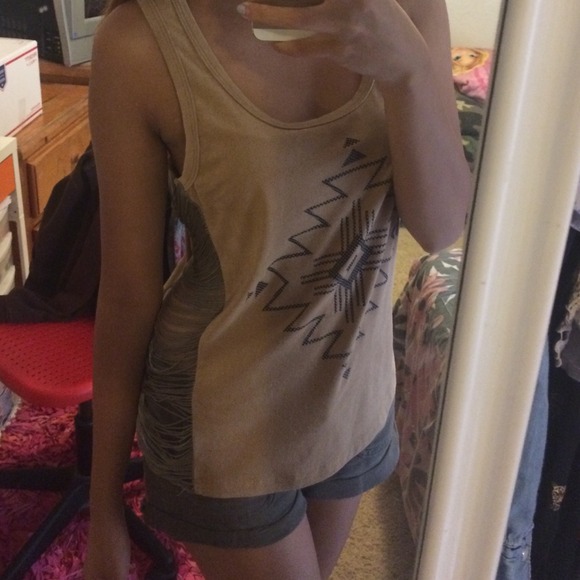🚫SOLD🚫Seude fringe tank - Picture 3 of 4
