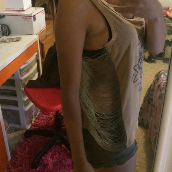 🚫SOLD🚫Seude fringe tank - Picture 4 of 4