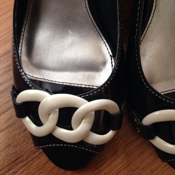 Shoes - Picture 2 of 3