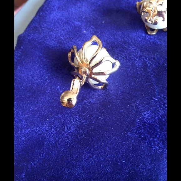 NWOT! Tory Burch Emma Pearlescent Earrings - gold - Picture 3 of 4