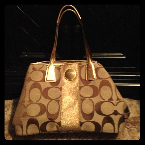 🚫SOLD🚫 Authentic gold coach bag!!