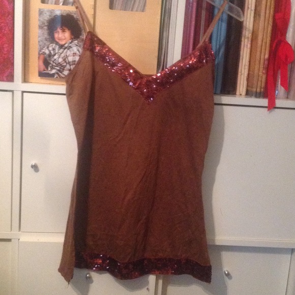 📌 🔵CLEARANCE🔵 〽️Brown tank with sequence