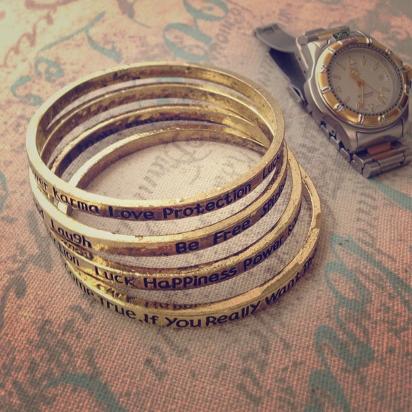 - message on a bangle - - Picture 1 of 3