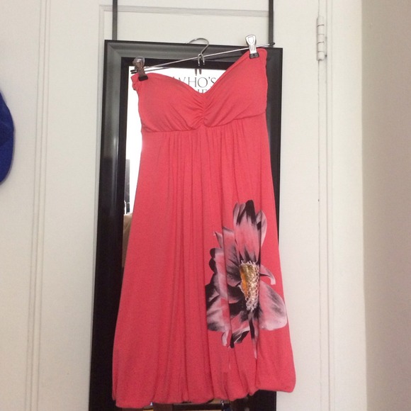 Adorable strapless summer dress