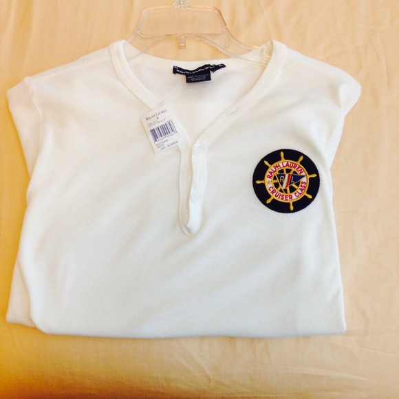 Short sleeve shirt and cute ugg boots