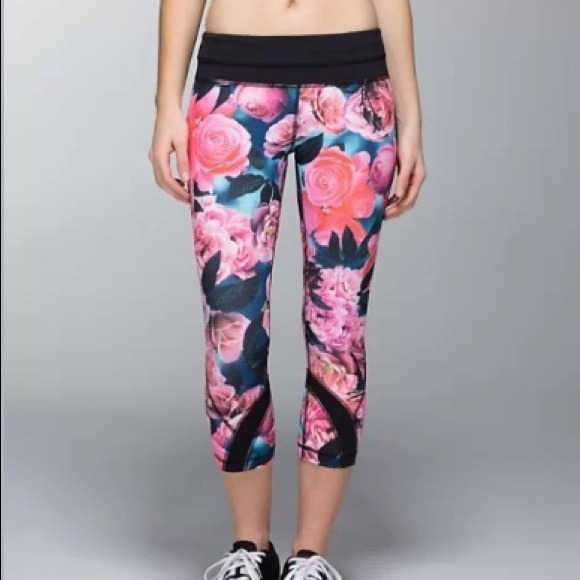 Lululemon Run Inspire Crop II - Picture 1 of 4