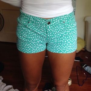 SO shorts white heart, green size 9