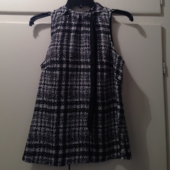 👛Silky black and white blouse.👛
