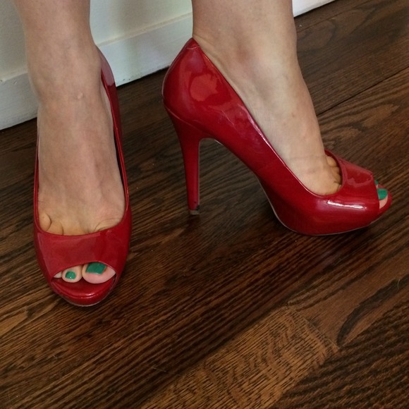 REDUCED!! 👠👠 ALDO Red Open toe shoes